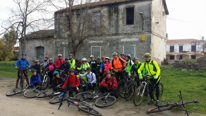 27500825_552876918407850_1220144166608742766_o